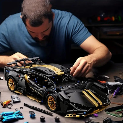🚗 Set de Bloques de Construcción Auto Deportivo Negro y Dorado – 1300 Piezas